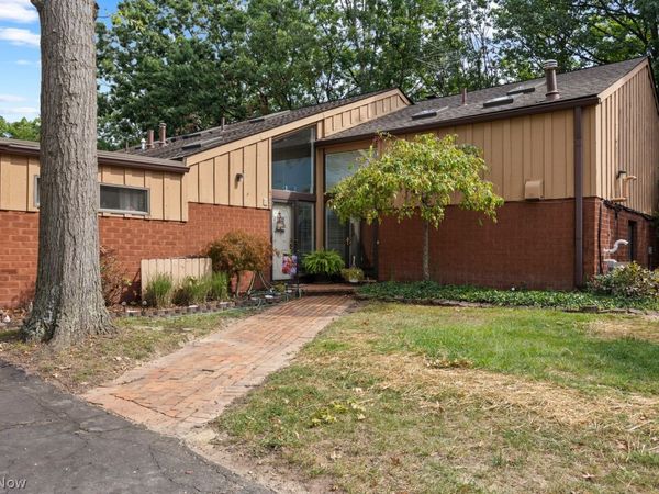 4723 Greenbriar Lane , Lorain, OH 44053