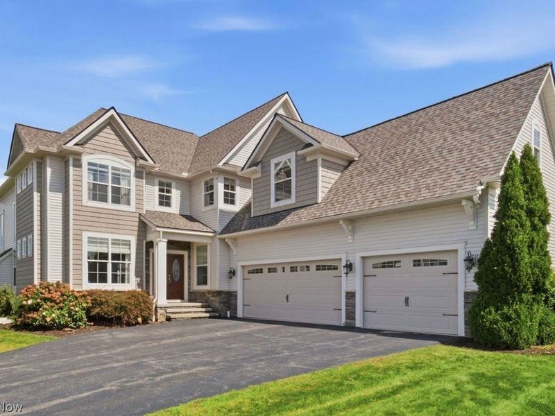 17581 Gates Landing Drive, Chagrin Falls, OH 44023 Photo 1