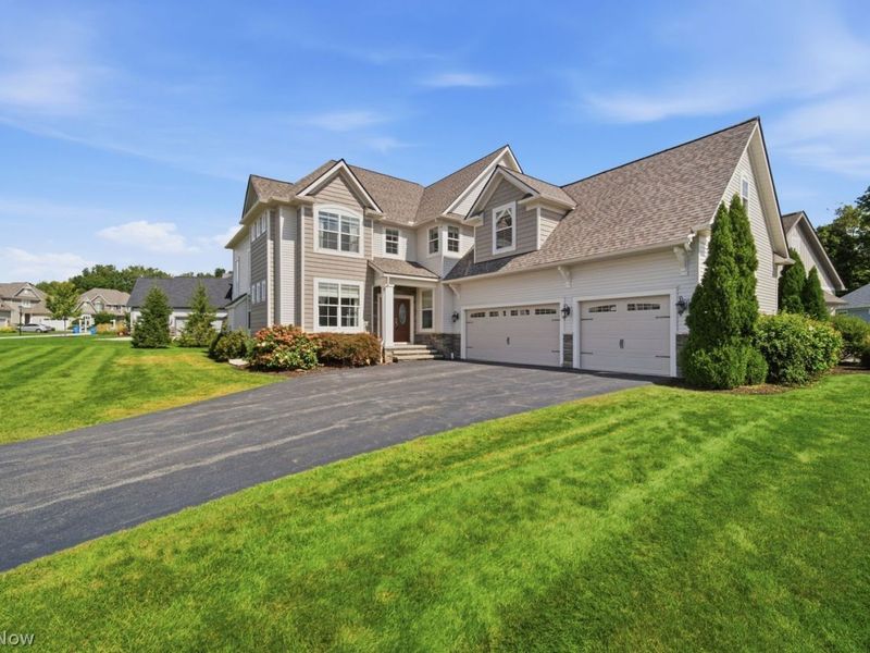 17581 Gates Landing Drive, Chagrin Falls, OH 44023 Photo 2