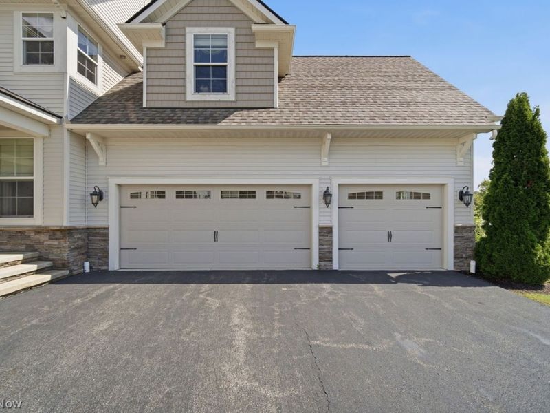 17581 Gates Landing Drive, Chagrin Falls, OH 44023 Photo 3