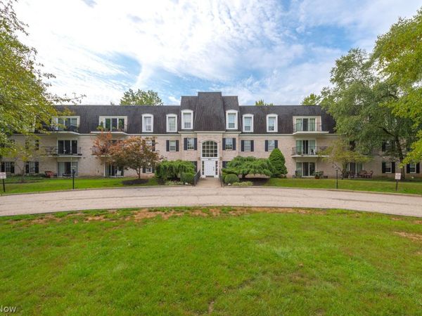 2021 King James Park , Unit 115, Westlake, OH 44145