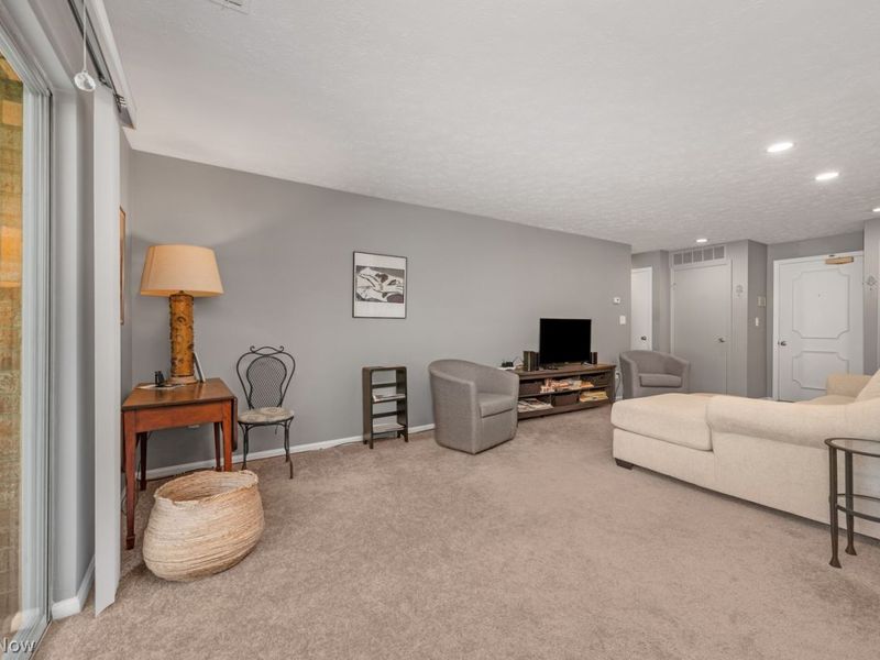 2021 King James Park, Unit 115, Westlake, OH 44145 Photo 10