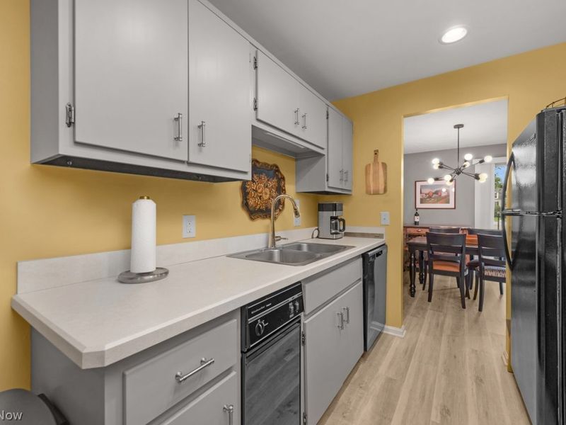 2021 King James Park, Unit 115, Westlake, OH 44145 Photo 18