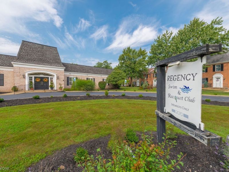 2021 King James Park, Unit 115, Westlake, OH 44145 Photo 2