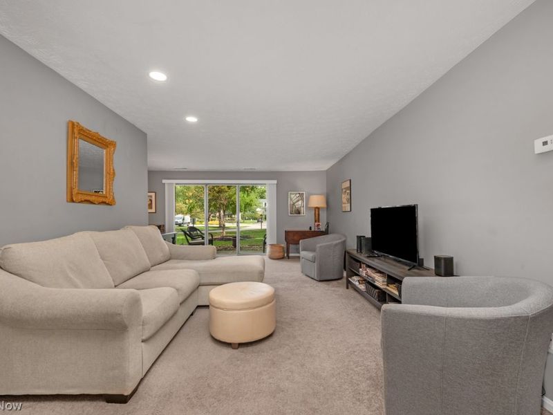 2021 King James Park, Unit 115, Westlake, OH 44145 Photo 5