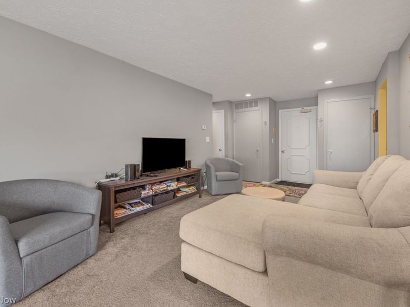 2021 King James Park, Unit 115, Westlake, OH 44145 Photo 7