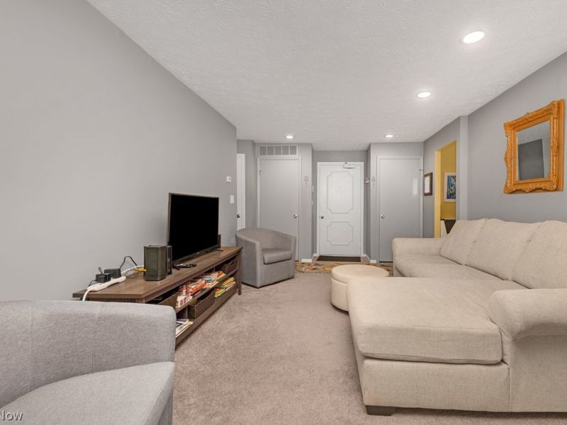 2021 King James Park, Unit 115, Westlake, OH 44145 Photo 8
