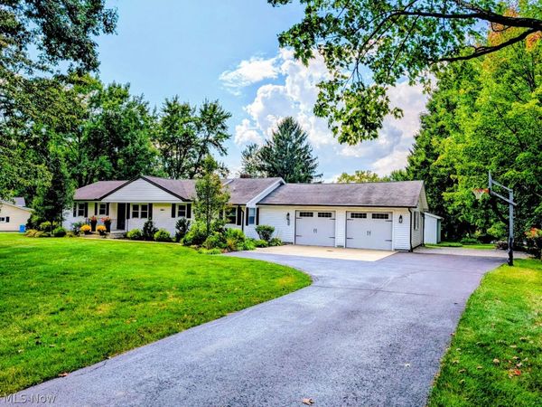 17826 Kingswood Drive, Chagrin Falls, OH 44023