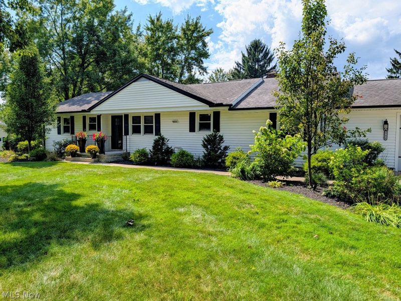 17826 Kingswood Drive, Chagrin Falls, OH 44023 Photo 2