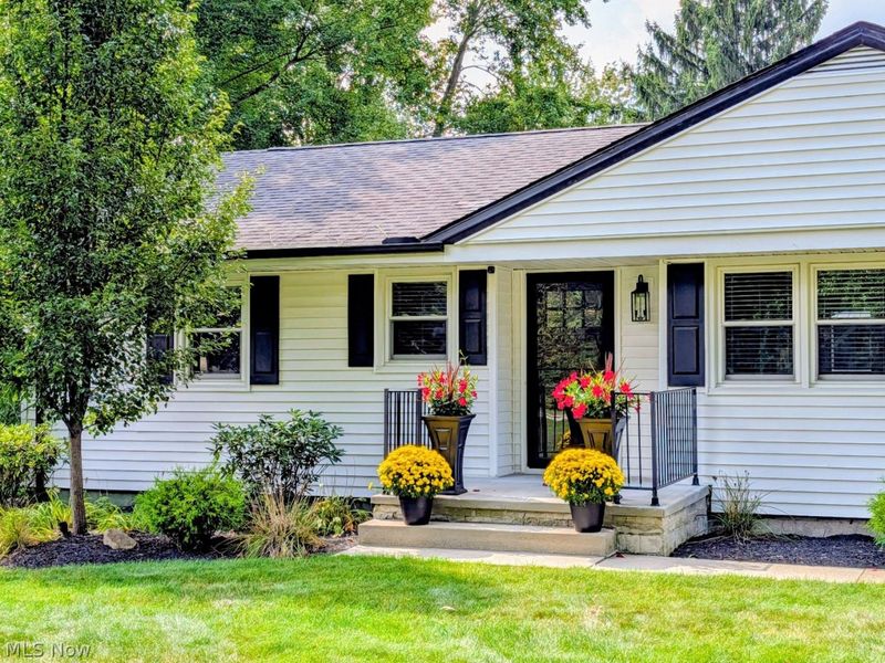 17826 Kingswood Drive, Chagrin Falls, OH 44023 Photo 3