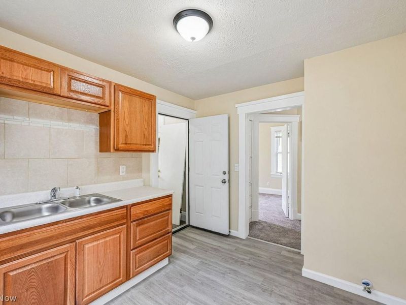 9606 Adams Avenue, Cleveland, OH 44108 Photo 34