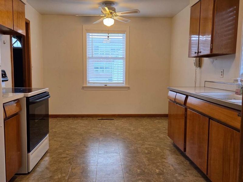 609 Clinton Street, Port Clinton, OH 43452 Photo 9