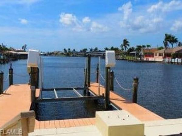 716 SW 32nd CT, CAPE CORAL, FL 33991