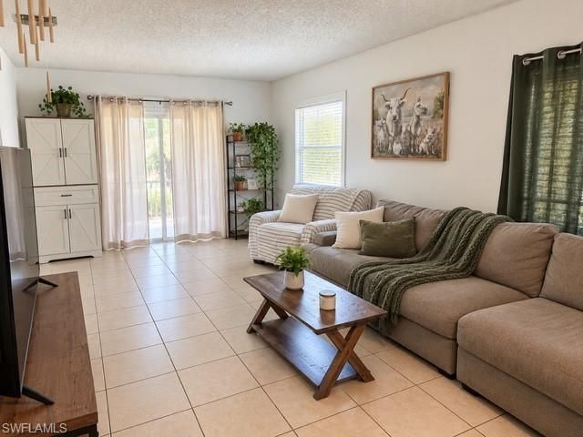 1017 SE 39th Ter, Cape Coral, FL 33904 Photo