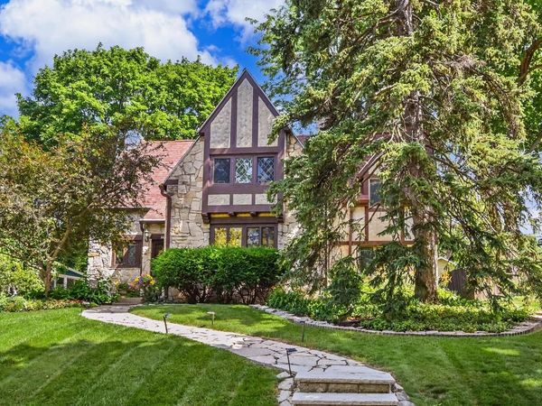 7440 Oakhill AVENUE, Wauwatosa, WI 53213