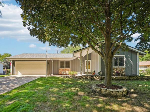 1830 Davis LANE, Waukesha, WI 53189