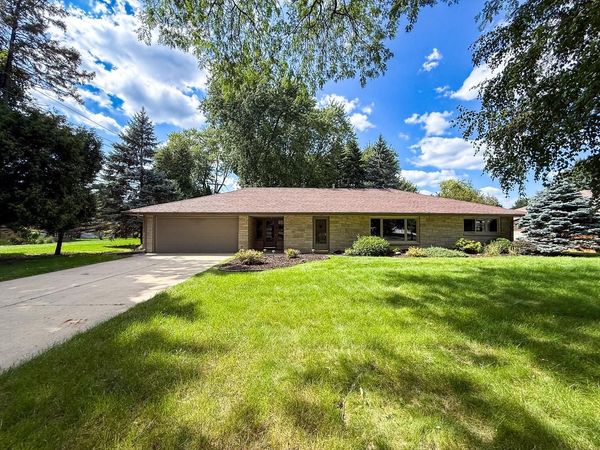 3121 N 105th STREET, Wauwatosa, WI 53222