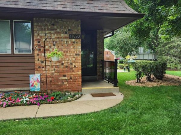17690 Nassau DRIVE, Brookfield, WI 53045