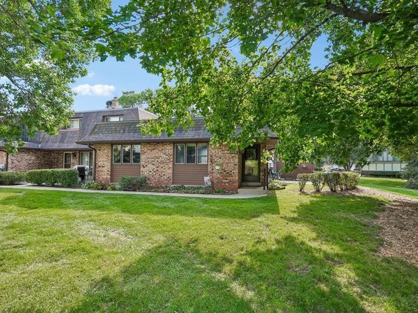 17690 Nassau DRIVE, Brookfield, WI 53045