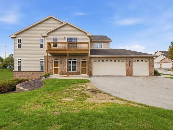 17741 W Jacobs DRIVE, New Berlin, WI 53146
