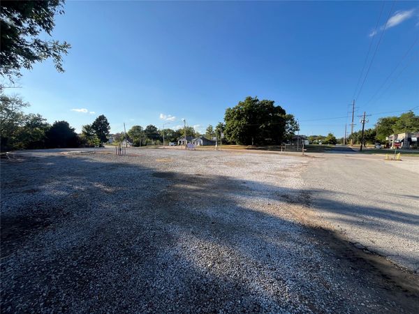 211 E Main Street , Henryetta, OK 74437