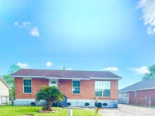 5817 LACOMBE Avenue , Marrero, LA 70072