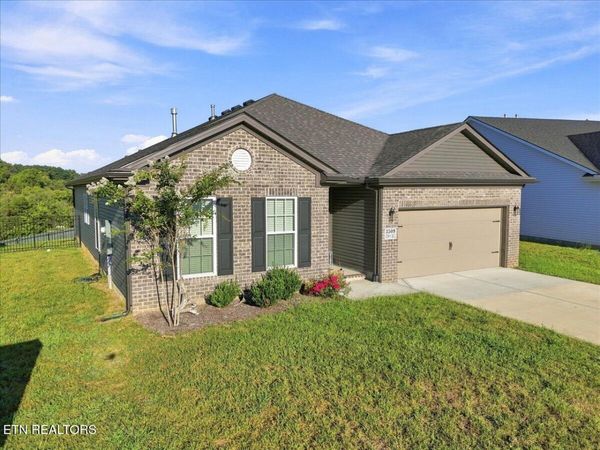 3509 Crimson Circle, Maryville, TN 37801