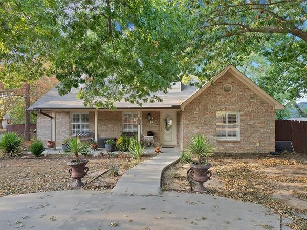 600 E Jacob Street , Pilot Point, TX 76258
