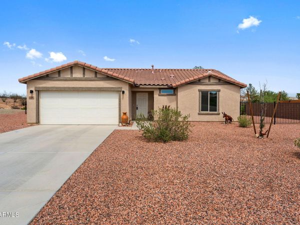 18 W Monte Cristo Drive, Wickenburg, AZ 85390