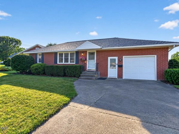 4 Iris Lane, Colonie, NY 12205