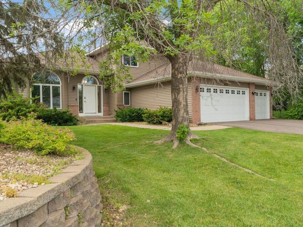 8901 Dunbar Knoll N, Brooklyn Park, MN 55443