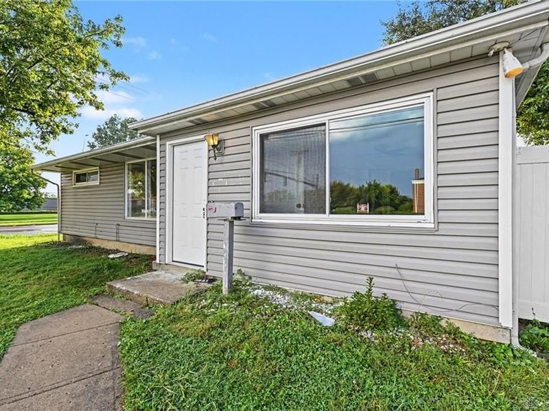 2151 S Smithville, Kettering, OH 45420 Photo 2