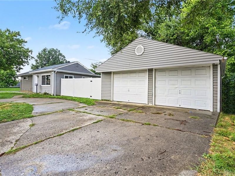 2151 S Smithville, Kettering, OH 45420 Photo 3