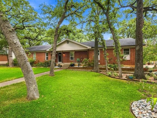 307 Shadow Lane , Euless, TX 76039