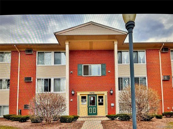 7370 CENTRAL ST APT 10, Westland, Mi 48185