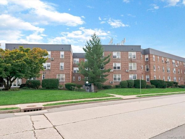 530 Dubois Avenue, Unit 2C, Valley Stream, NY 11581