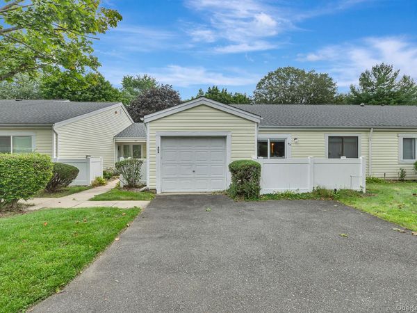 403 Cabot Court E, Saint James, NY 11780