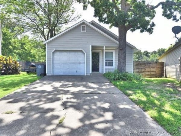 6105 S Vancouver Avenue , Tulsa, OK 74132