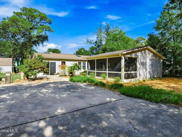 315 NE 40th Street , Oak Island, NC 28465