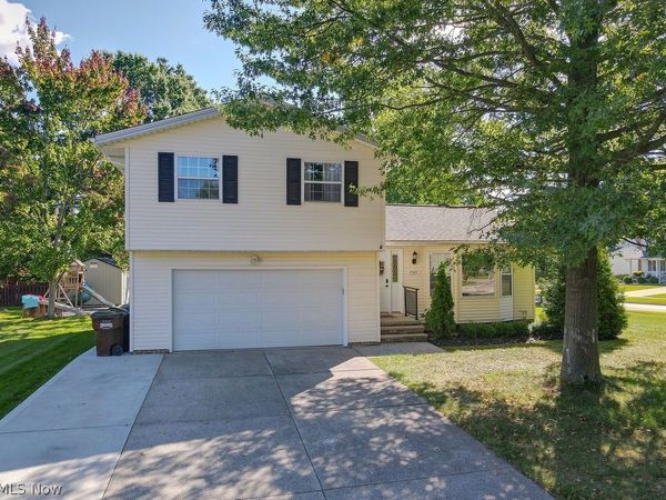 7589 Deer Run Trail , Parma, OH 44130