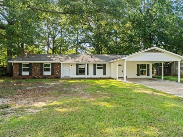111 Springhill Dr., Hattiesburg, MS 39402