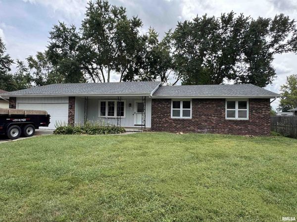 610 EVERGREEN Drive, Chatham, IL 62629