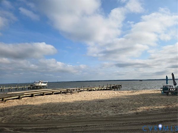 242 Rappahannock Drive , Dunnsville, VA 22454