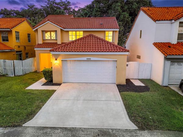 3215 N 36th Ave , Hollywood, FL 33021
