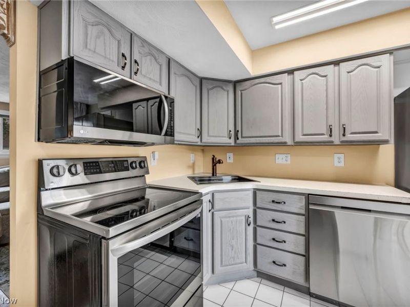 2598 Shakespeare Lane , Avon, OH 44011 Photo 6