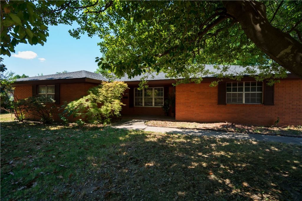 1106 Bronco Lane  Springdale, AR 72762