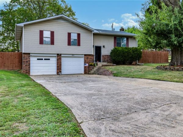 875 Meadow Lane , Harrison, AR 72601