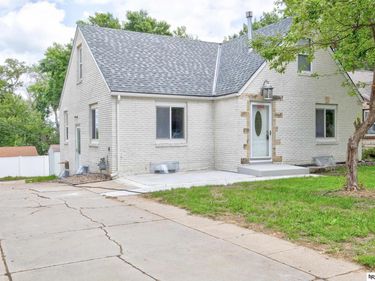 3300 S 48th Street, Lincoln, NE 68506