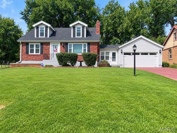 415 N Castello, Florissant, MO 63031