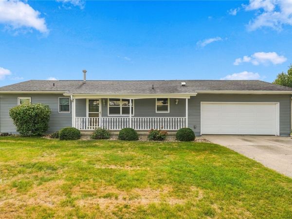 203 N McNamara Drive , Anamosa, IA 52205